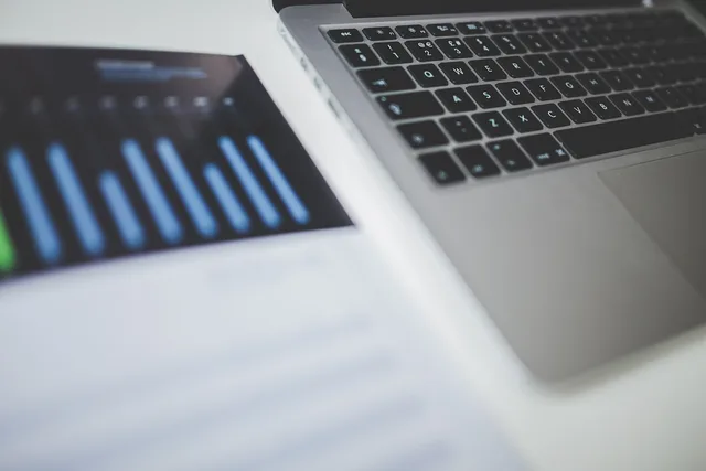 macbook, laptop, computer, technology, charts, graphs, marketing, business, office, desk, gray computer, gray office, gray laptop, gray marketing, gray desk, marketing, marketing, marketing, marketing, marketing. SAAS marketing return on investment explained with a worked example